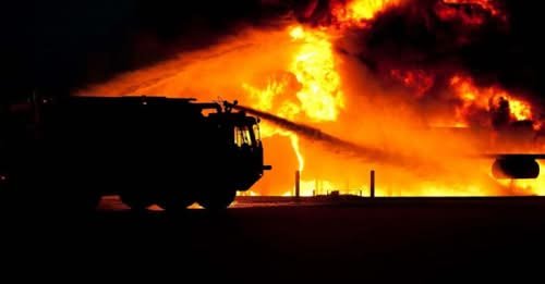 Rendkívüli! 40 tűzoltó a helyszínen, két gyermek meghalt, két másikért ezekben a percekben is küzdenek – Borzalom ami történt