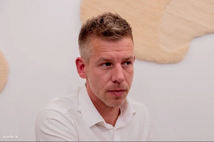 Magyar Péter elárulta, ki áll mögötte valójában, na ő rá soha nem gondoltunk volna Folytatás lent az első kommentben👇👇👇