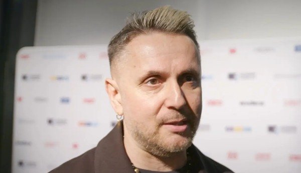 Tombolt, ordított a közönség: Majka tegnap este világgá kürtölte, hogy….