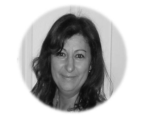 Fájó szomorú szívvel kell tudatnunk, hogy Szabó Éva tegnap visszaadta a lelkét a teremtőnek