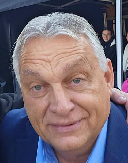 Mindenki, aki bántja ezt az áldott Jó Embert, az most jól figyeljen ide: