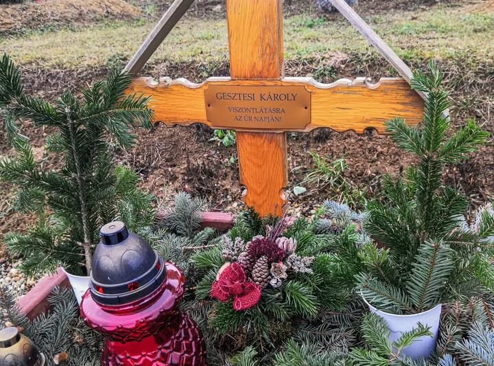 Ma Gesztesi Károly sírjánál voltunk.. elkapott a sírás, amikor megláttuk