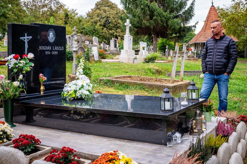 Ma Bogdán László sírjánál jártunk.. ez a látvány fogadott