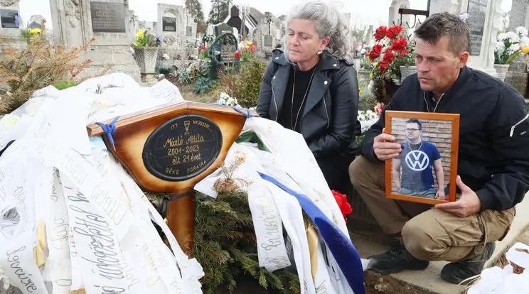 19 éves milliárdos csemete ölte meg luxus Mercedesével Attilát.. most a szülők elkezdték levadászni a vétkes sofőrt és szüleit