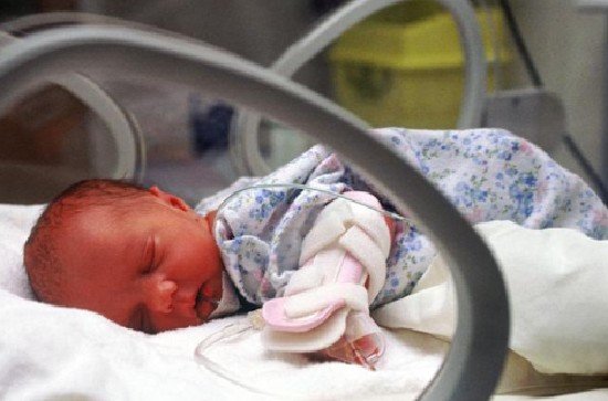 PÁR PERCE ÉRKEZETT! Ismét újszülöttet hagytak a Heim Pál kórház előtt ebben a hidegben.. Szörnyű, amilyen állapotban volt és hogy milyen üzenet volt mellette! Sírva olvastuk végig.. EZ állt benne! Csak erős idegzetűeknek: