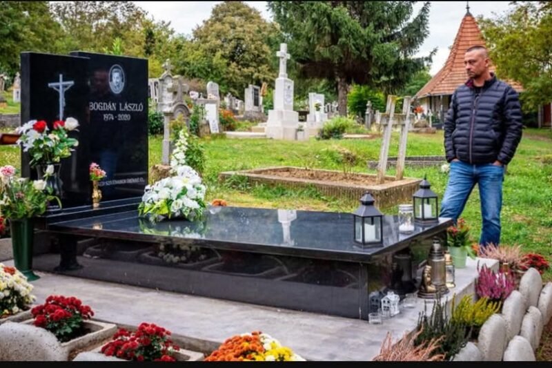 Ma Bogdán László sírjánál jártunk.. ez a látvány fogadott