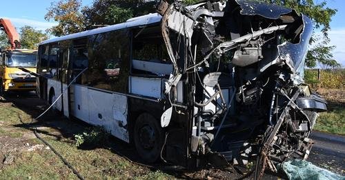 „Van, aki már nem térhet haza…” – a sofőr halt meg a hajnali buszbalesetben, megrázó felvételek készültek a mentésről