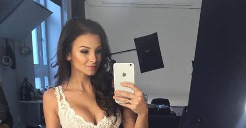 Ilyen boldog Sarka Kata a közel 70 éves új férjével– mutatjuk a szerelmeseket