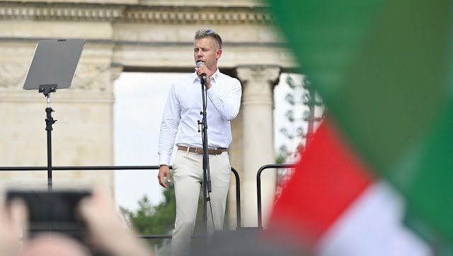 Mindenki ledöbbent! EZ a Milliárdos vállalkozó állt be Magyar Péter mögé