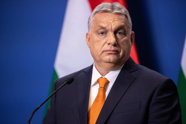 Felszólították Orbán Viktort: távozzon a posztjáról
