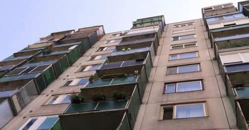 MOST ÉRKEZETT a tragikus hír! Kilakoltatás várt rá, inkább kiugrott. A kedvelt műsorvezető, akit annyian szerettek azonnal szörnyethalt! A rendőrök is megrendültek, mikor kiderült, ki volt Ő: – Mutatjuk a megdöbbentő részleteket: