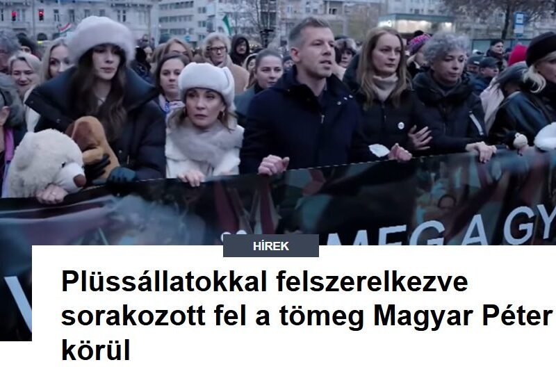 Plüssállatokkal felszerelkezve sorakozott fel a tömeg Magyar Péter körül