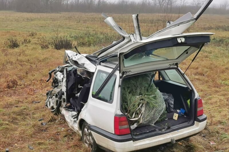 Karácsonyfával a csomagtartóban halt meg egy ember..