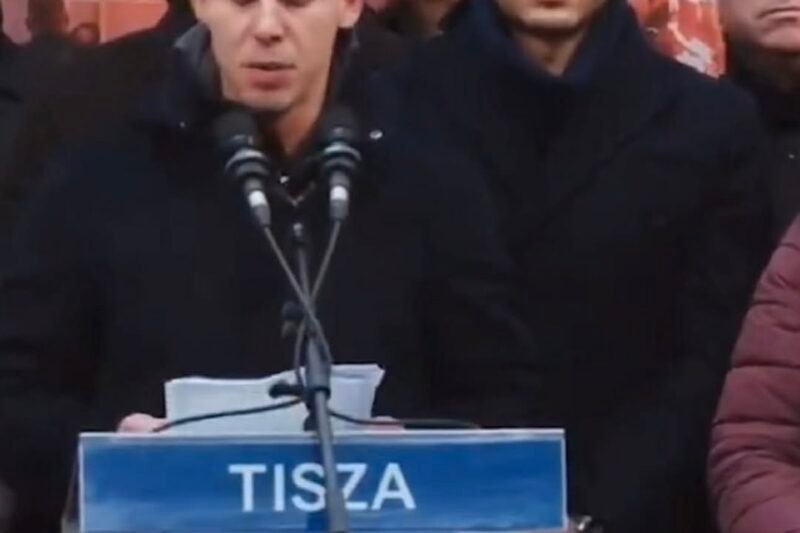 Megható pillanatok Szegeden: Magyar Péter elszavalta Ady Endre Karácsonyi regéjét