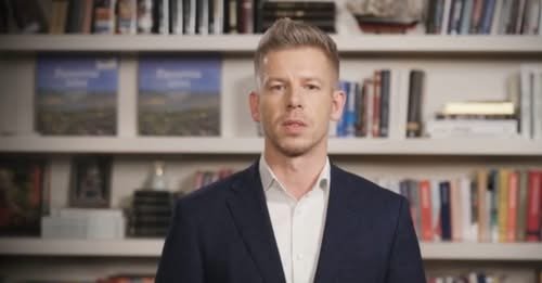 Nem azt mondom, hogy „vége van, kicsi”, hanem azt, hogy legyen bátor, és írjon ki előrehozott választást – üzente Magyar Péter újévi köszöntőjében Orbánnak