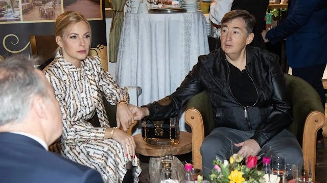 Várkonyi Andrea egymilliós Louis Vuitton ruhában jelent meg egy eseményen, míg Lőrinc EZT viselte