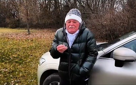 Egy nyugdíjas néni úgy kiosztotta Ferót hogy égett, mint a reistag.. ezt nem teszi zsebre