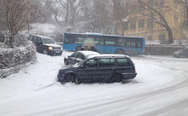 Kiadták a riasztást! Teljes káosz december 30-án: a 70 km/órás vihar és a szakadó hó csak a kezdet