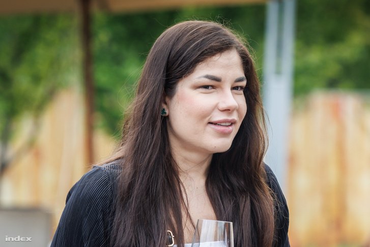 Totális leégés: Gáspár Evelin egy egyszerű kérdésre olyan választ adott, amit még a műsorvezetők sem bírtak feldolgozni