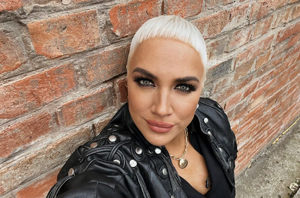 Mindenkit ledöbbentett! Melltartó nélkül állt kamera elé Tóth Gabi – ÍME