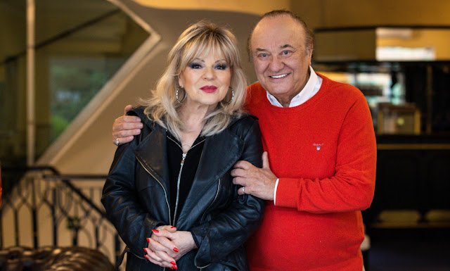 Botrány! Na ez most mindenkit meglepett! 50 év után derült ki, hogy Ő Korda Gyuri bácsi ELTITKOLT fia..! Klárika teljesen kiakadt, mikor megtudta KI AZ! Te is tudod ki Ő!