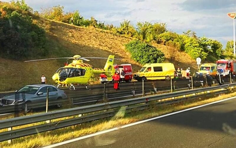 MOST ÉRKEZETT: NAGY a baj! Hatalmas baleset történt, azonnal felszállt a mentőhelikopter, rohantak a mentők – Óriási a dugó!