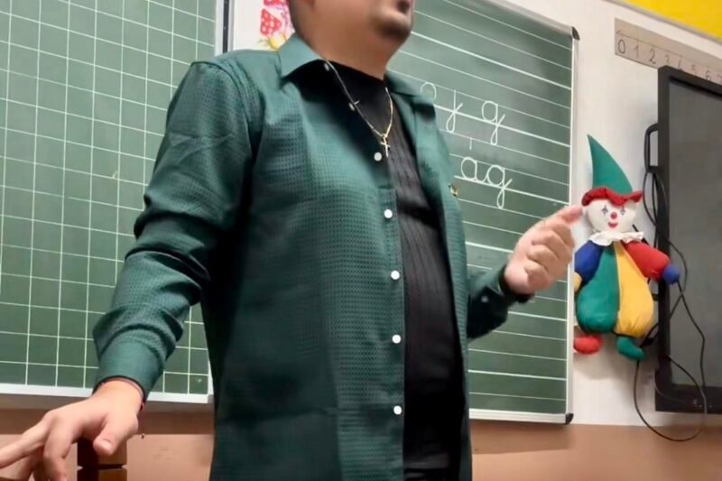 Amit ez a tanárbácsi mondott az elsősöknek Pécsett, arról készült egy rejtett kamerás felvétel.