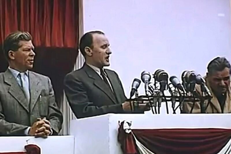 Időutazó lenne Magyar Péter? Nézzék csak meg ki áll Kádár János mellet