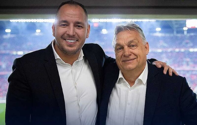 Van valami nagyon furcsa Orbán Viktor és Curtis közös fotóján, amit senki nem ért. Ön is látja?