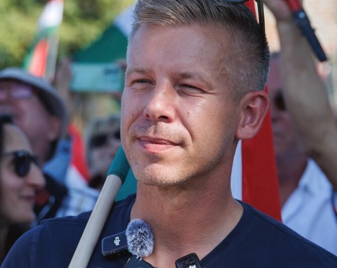 Ezt üzente Orbán Viktor Magyar Péternek: Love is love!