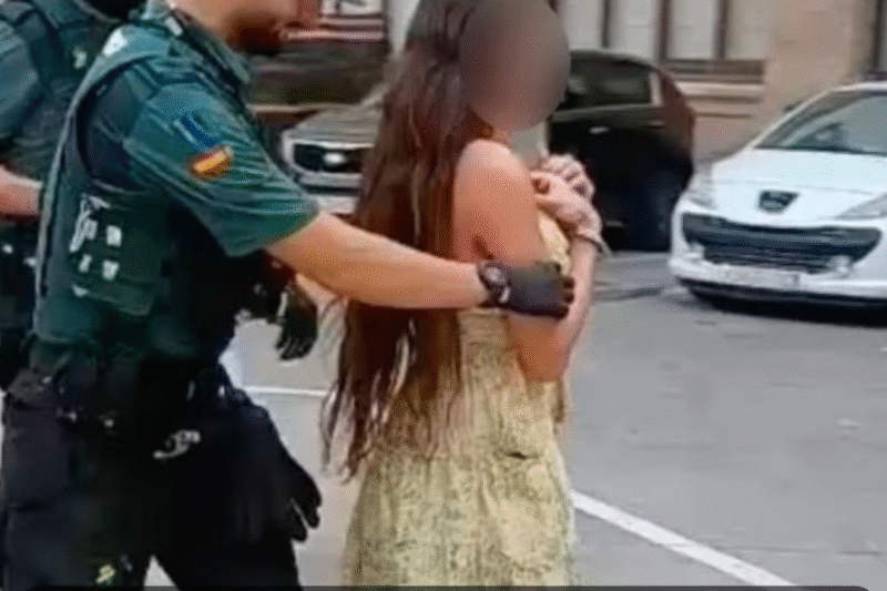 Őrizetbe vettek egy 37 éves nőt, miután zaklatott egy 18 éves férfit a szaunában