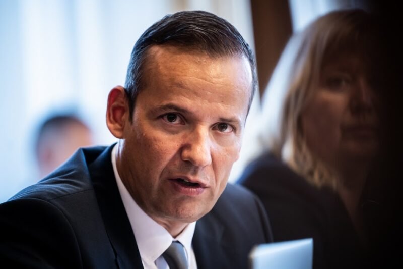Alig ért haza Toroczkai, máris a rendőrségen kötött ki! EZ történt.. – Magyarhaza.com