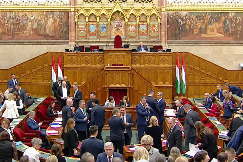Dráma a parlamentben: Felfüggesztettek egy Tiszást – Videk.info